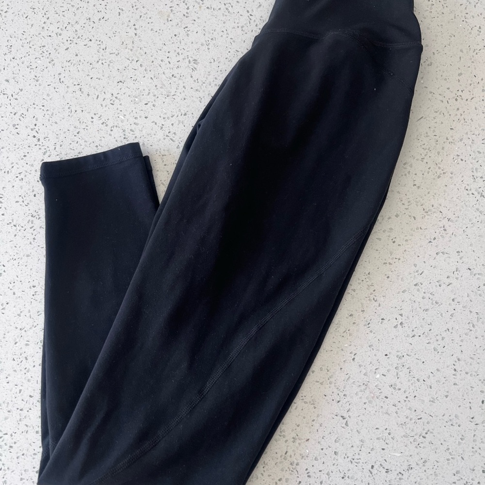 Alphalete Women's Black Crossover Waistband Leggings Size Medium No Front Seam - Picture 3 of 3
